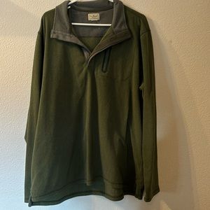 L.L Bean quarter button down size is missing fits like a XL